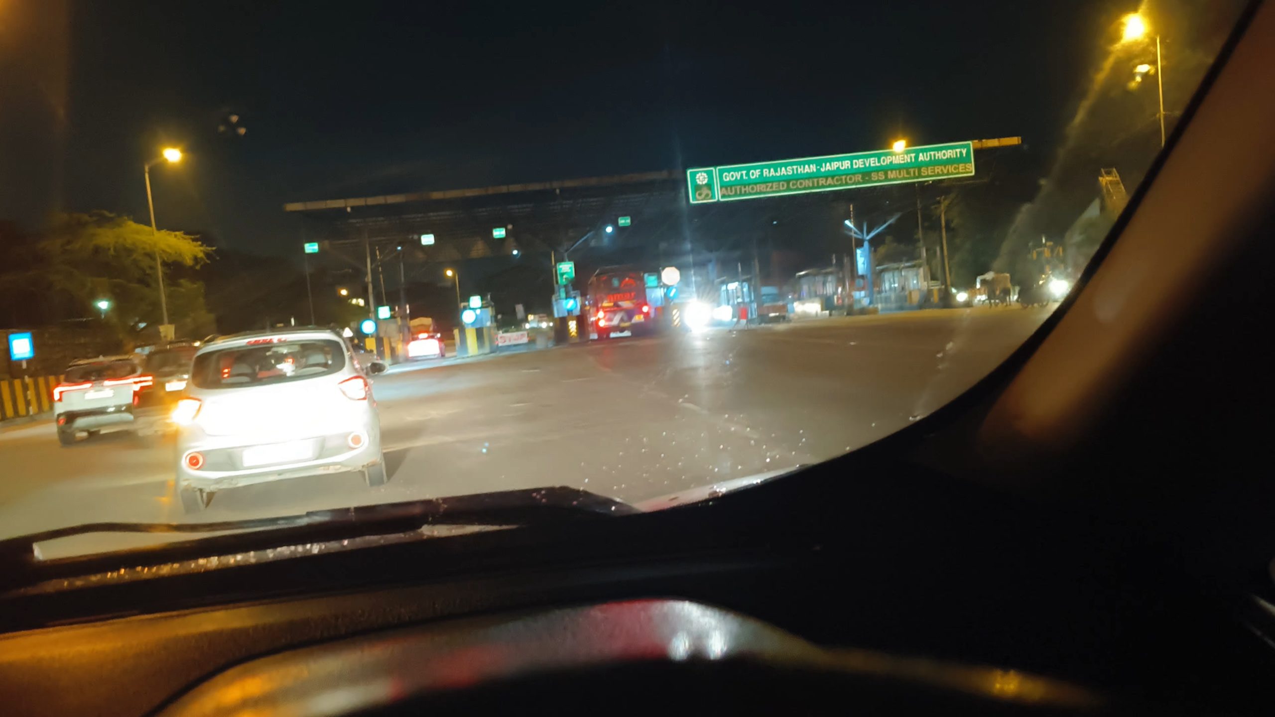 Ford Ecosport car passing the entry gate while entering Jaipur on a road trip from Patna