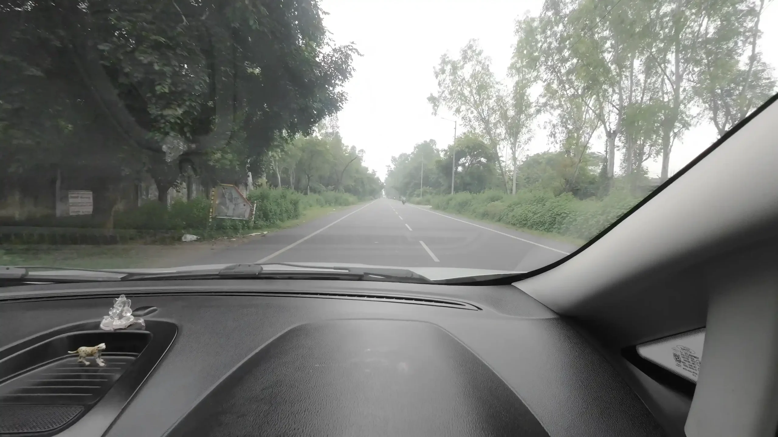 The open, unfenced lanes of National Highway 21 showing the driving conditions and road layout between Agra and Jaipur